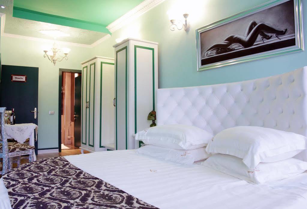 Hotel Boutique Vila Fernando Tirana Buitenkant foto
