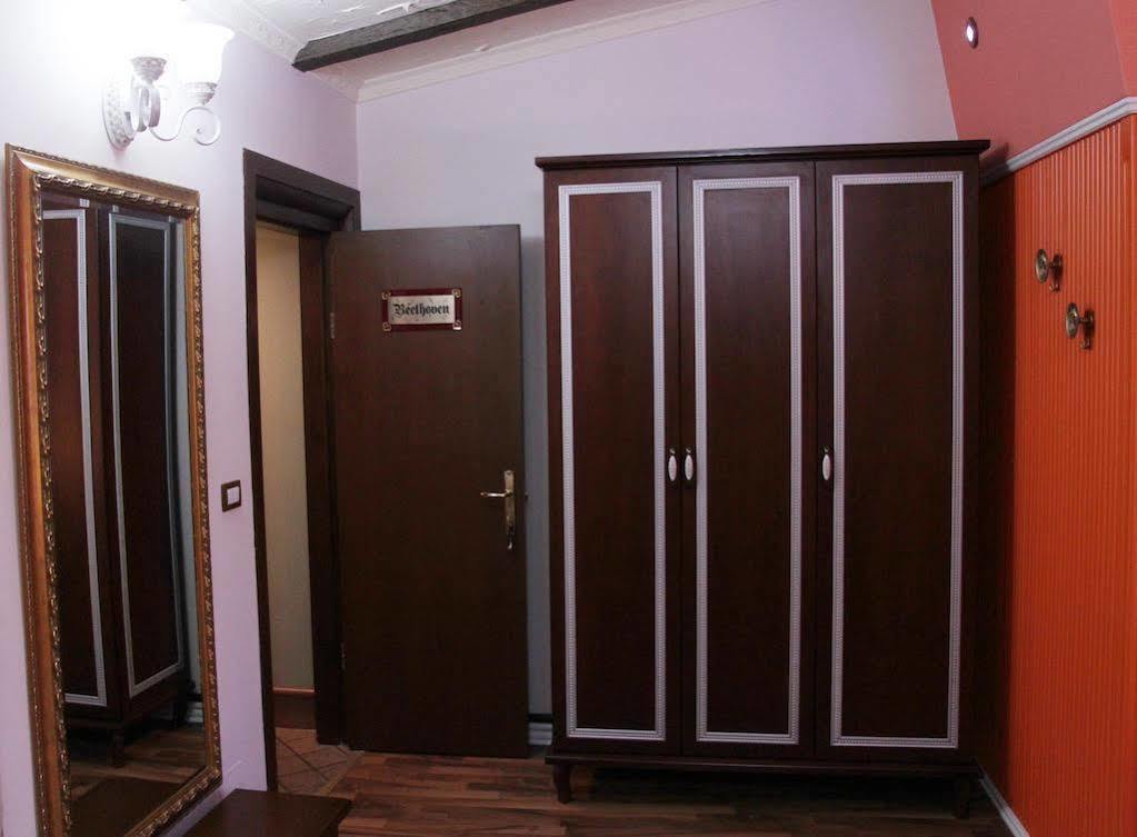 Hotel Boutique Vila Fernando Tirana Buitenkant foto