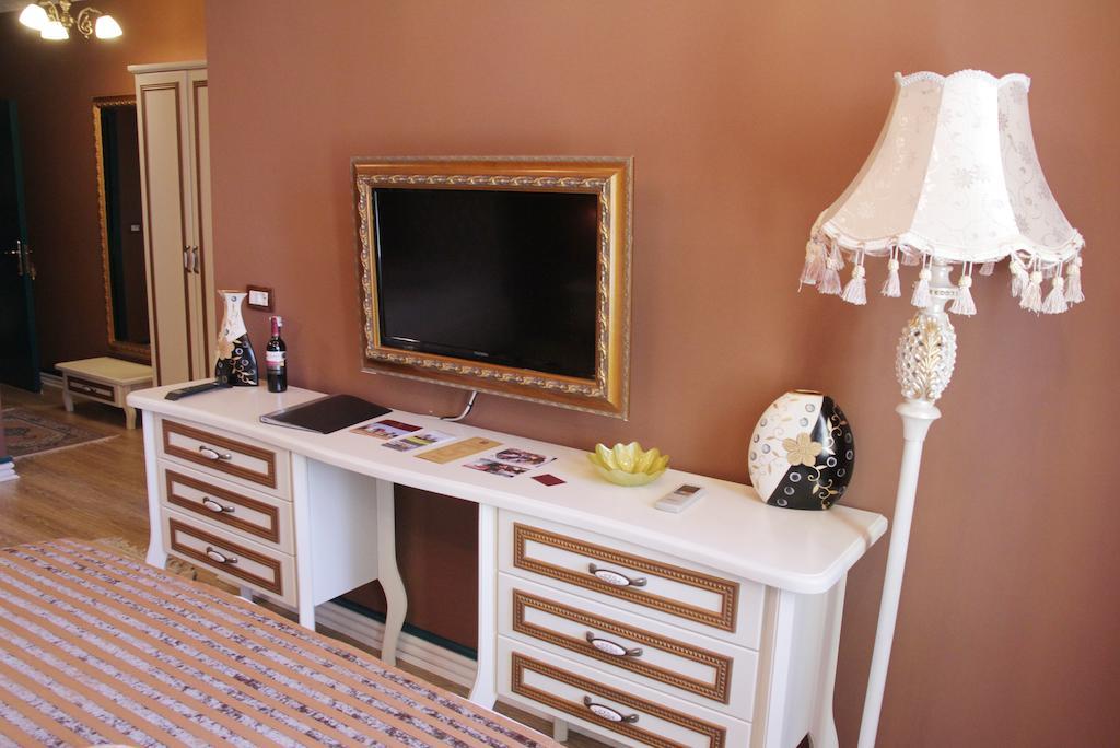 Hotel Boutique Vila Fernando Tirana Buitenkant foto